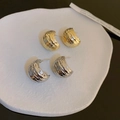 Detailed view of C-shaped hoop earrings with gold and silver hammered metal texture - E4780 Gold Hammered C-Hoop