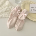 Süße hellrosa Socken mit Satin Schleife und vertikalem Rippenmuster für Damen - Einheitsgröße / Cremiges Rosa