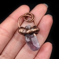 Vintage-Anhänger aus Amethyst-Rohstein mit handgewickeltem Bronze-Draht - Amethyst