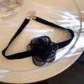 Eleganter schwarzer Samt-Choker mit zarter Netzhautblüte auf einer Keramikplatte - 2# Halskette-Schwarze Blume (Samt Netz)