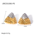 Detailweergave van tweekleurige driehoekige oorbellen van 3.0x2.8cm en 19.27g gewicht - Gestreepte Driehoek Stijl (JDE2311081-PS)