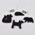 Détail de suspensions animaux en feutre noir faits main avec coutures blanches pour Noël - Lot 04-4 Poids Animaux en Feutrine