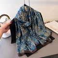 Sciarpa in seta blu con motivi paisley dorati e un elegante bordo in raso marrone - 180*80cm / Blu