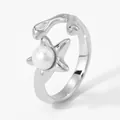 Anello aperto in argento con design a stella e perla bianca centrale da donna - Design Stella Marina e Perla (PD742) / Argento