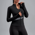 Schmal geschnittene schwarze Yoga-Jacke mit grauen Reflexstreifen und Stehkragen - S / Sternenschwarz