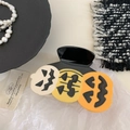 Nahaufnahme von drei Halloween-Kürbis-Haarklammern aus Acetat in Beige, Gelb und Orange - 3#Kürbis