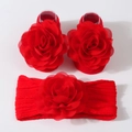 Ensemble bébé rouge de chaussettes en tricot doux et bandeau avec de grandes fleurs en tissu - Ensemble de 3 pièces (bandeau + chaussettes) / Rouge