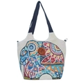 Nahaufnahme der Canvas-Tasche mit ethnischer Elefantenstickerei und großem Holzknopf - Stil 12-Beige Mehrere Elefanten