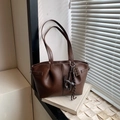 Bolso tote plisado marrón oscuro con dijes chic de gato y chocolate para mujeres - Sin colgante / Marrón
