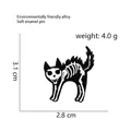Spilla gatto scheletro in smalto morbido bianco e nero con misure e peso - Scheletro di gatto seduto (CC1043)