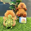 Portachiavi peluche Capybara con zainetto a tartaruga verde e morbida pelliccia marrone - Con Zaino a Tartaruga
