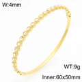 Bracciale rigido in acciaio al titanio placcato oro con pietre cz, larghezza 4mm e peso 9g - Stile Gipsofila (KB211048-KSZ)