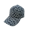 Dettaglio del berretto da baseball con stampa leopardata blu-grigio e trama in tela - Taglia unica / Leopardo Grigio
