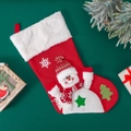 Chaussette de Noël rouge en tricot avec revers en peluche blanche et motif bonhomme de neige - Bonhomme de Neige