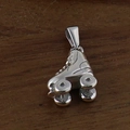 Ciondolo a forma di pattino a rotelle in acciaio inossidabile argento su legno - Pattino da ghiaccio / Color Acciaio