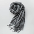 Sciarpa grigia tinta unita con texture bambù e frange eleganti in piega circolare - Grigio Medio