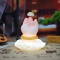 Figurine main rose lumineuse avec bouton de lotus doré sur socle nuage pour vélo - Ornement Lampe Lotus (1223-2)