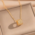 Collier en acier inoxydable plaqué or 18 carats avec pendentif alvéolé et zircons - Collier / Doré