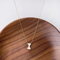 Collier en acier titane doré avec pendentif lettre I en nacre blanche naturelle - Lettre I