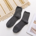 Dunkelgraue flauschige Korallenfleece-Socken für Herren, dicke warme Wintersocken in Uni - Einheitsgröße / Dunkelgrau