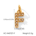 Détail du pendentif lettre F dorée avec cristaux et dimensions sur fond blanc - Lettre F (HC-N40727-F)