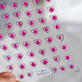 Adesivo per unghie 5D con cuori magenta e contorni neri su base opaca, TS-453 - Cuore Tremante (TS-692)