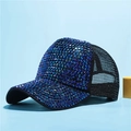 Dettaglio di strass blu viola su un berretto da baseball in rete traspirante per il sole - Rete Nera Strass Blu Reale