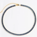 Elegante gouden tennisketting met blauwe zirkonia en verstelbare karabijnsluiting - Koningsblauw