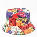 Détail d'un chapeau bob coloré imprimé graffiti avec bord surpiqué sur fond blanc - M(56-58cm) / Graffiti de Bande Dessinée (38#)
