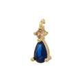 Dettaglio macro del ciondolo a goccia placcato oro 18 carati con cristalli blu scuro e champagne - Placcato Oro Zirconia Blu