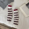 Calcetines de mujer con rayas azul marino y rojo con borde enrollado rojo - Blanco