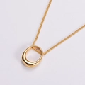 Collana minimalista dorata con ciondolo a cerchio irregolare e finitura lucida - Oro