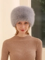 Texture dettagliata della folta pelliccia di volpe su un cappello invernale grigio - M (56-58cm) / Grigio