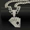 Hip hop zilveren pokerkaart hanger met kristallen aan een grove Cubaanse ketting - Hanger met 45CM Strass Cubaanse Ketting / Zilver