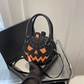Borsa a mano a zucca in pelle PU nera con viso arancione e tracolla regolabile - Nero & Arancione