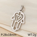 Pendentif main de Hamsa en argent avec cœur ajouré en acier inoxydable, 28x18mm - Style Cœur Ajouré Couleur Acier (KP100653-Z)