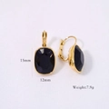 Détail de boucles d'oreilles créoles dorées 14K avec cristaux noirs carrés et dimensions - Zircon Noir