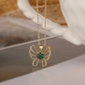 Collana elegante a farfalla dorata con pietre verdi e zirconi brillanti su catena - Verde
