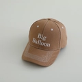 Ricamo dettagliato di Big Balloon e cuciture bianche su un berretto di cotone marrone - 52-54cm (3-8 Anni) / Cachi