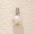 Close-up of a round freshwater pearl pendant with a bow-shaped zircon-encrusted clasp - Round Pearl Silver Clasp Rhinestone Inlaid Style (A0190)