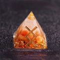 Piramide in resina di cristallo arancione con foglia d'oro e simbolo runico energia - Angelo - Amore e Carriera
