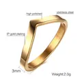 Detalle de anillo en V de 3mm en acero inoxidable dorado con chapado IP y acabado pulido espejo - Talla US 7 / Pulido Sencillo / Dorado