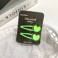 Neongrüne Haarklammern in Herzform für Mädchen im 2er-Set auf Display-Karte - [3] Herz-Stil - Grasgrün