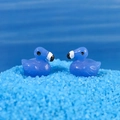 Set van twee blauwe hars eenden op blauw zand voor doe-het-zelf micro landschappen - Eendje / Blauw