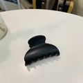 Detail of matte black heart hair claw clip showing a durable grip and elegant texture - Approx 6.8cm / Matte Black