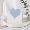 Biglietto pieghevole con cuore blu e testo Best Wishes su piatto di ceramica - Blu Crema