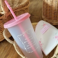 Pink translucent reusable straw cup with screw lid placed in a rustic wicker basket - 700ml / Large Lace Bow