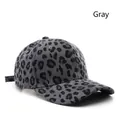 Gorra de béisbol de pana gris con estampado de leopardo y correa ajustable de moda - Gris