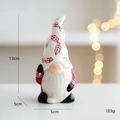 Gnome de Noël en céramique avec chapeau à houx rouge, décoration de table de 13 cm - Elfe De Type A