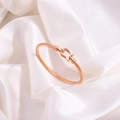 Bracelet câble en acier or rose élégant avec fermoir manille en forme de fer à cheval - Or rose